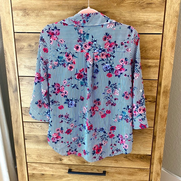 Floral Button-Up Blouse - Small - Picture 2 of 7
